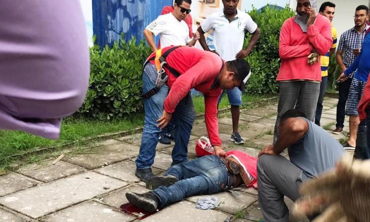 Homem morre ao cair de prédio na&nbsp;Península
