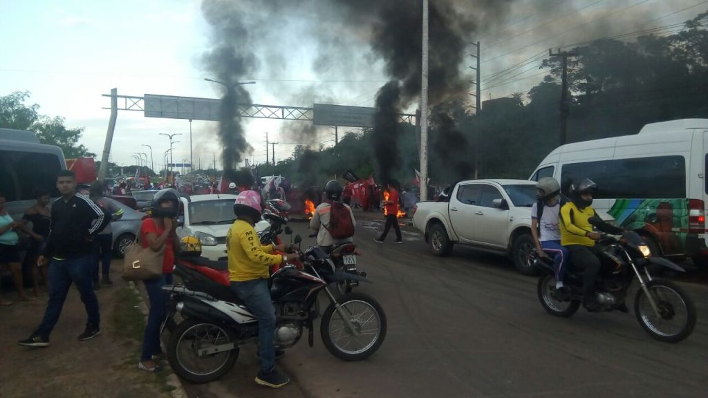 Poucos ônibus circulam e manifestantes bloqueiam ruas na capital&nbsp;maranhense