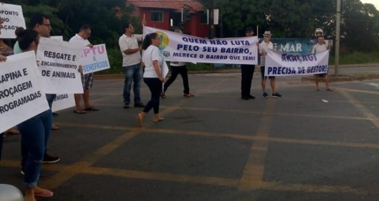 Cobrando melhorias na infraestrutura, moradores interditam trecho da&nbsp;MA-203
