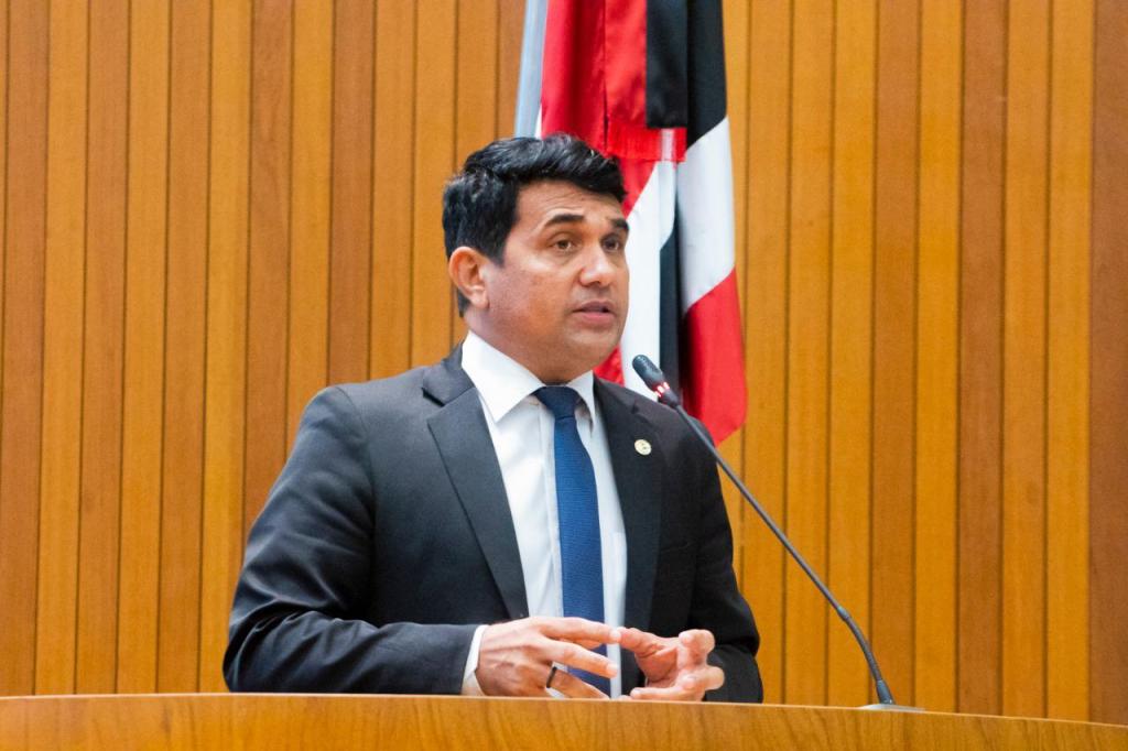 Wellington pede explicações sobre atraso no pagamento de salários de&nbsp;servidores