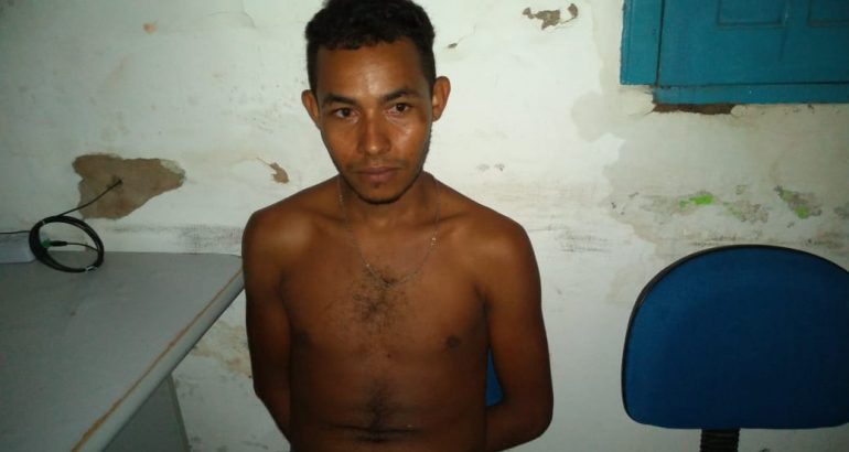 Idosa é assassinada a facadas por negar R$ 100 ao&nbsp;neto