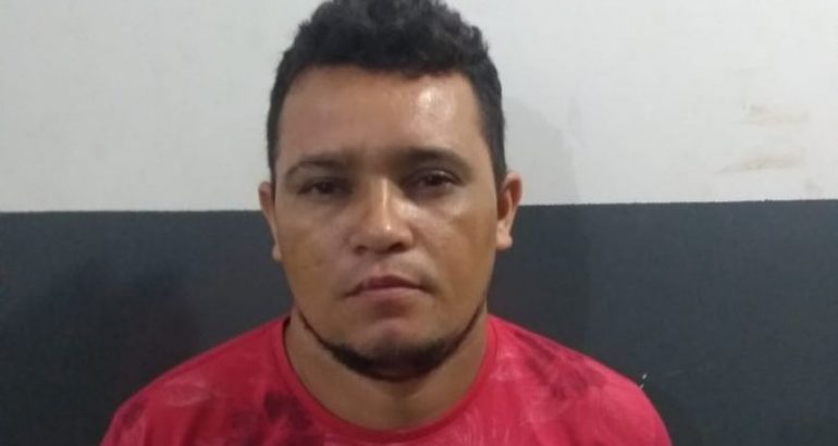 Homem é preso com arma em casa de&nbsp;prostituição