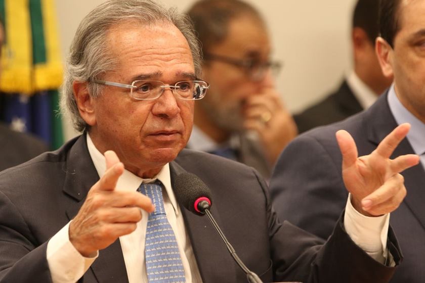 Guedes afirma que concursos públicos serão suspensos; ”há muito&nbsp;servidores”