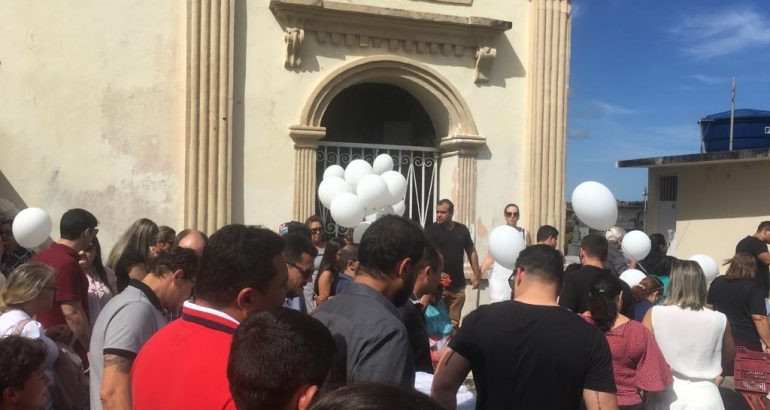 Enterro de crianças mortas no Chile é marcado por&nbsp;comoção