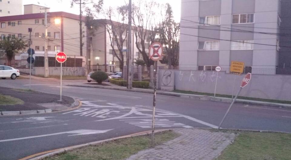 Falta de sinalização em via coloca em risco a vida dos moradores da&nbsp;Aurora