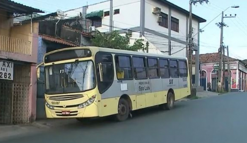 Bandido armado assalta ônibus no bairro do João&nbsp;Paulo