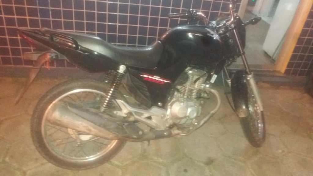 PRF troca tiros com assaltantes e recupera moto&nbsp;roubada