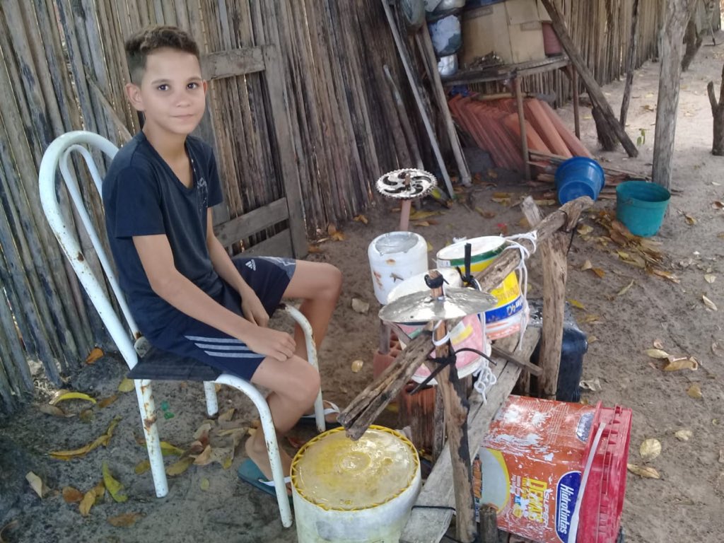 Maranhense de 14 anos se destaca por habilidade em ‘bateria’ improvisada; veja&nbsp;vídeo