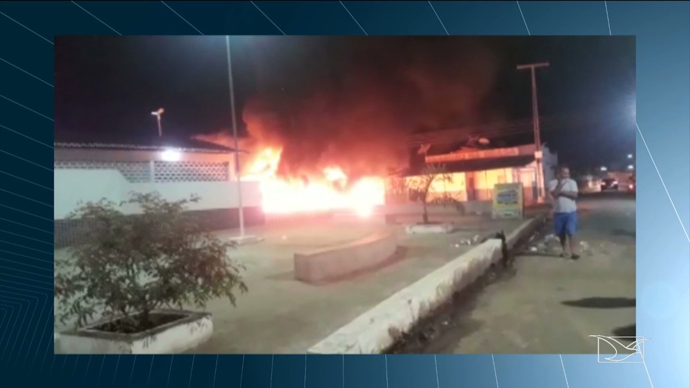 Incêndio destrói ônibus que levava estudantes para Jogos Escolares no&nbsp;Maranhão