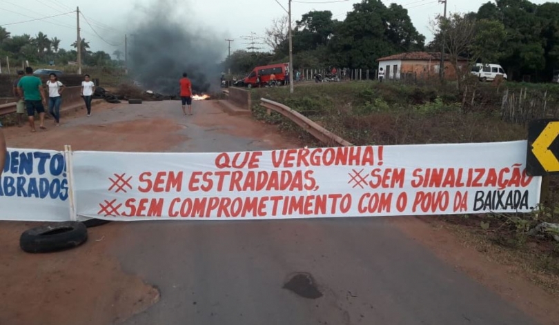 Comunidade bloqueia a MA-014 para pedir obras de&nbsp;recuperação