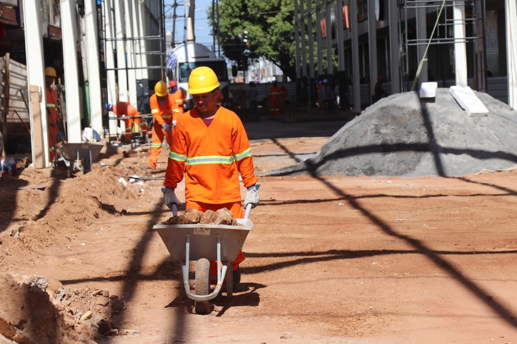 Equipes iniciam instalação do telhado e concretagem do Calçadão de&nbsp;Imperatriz