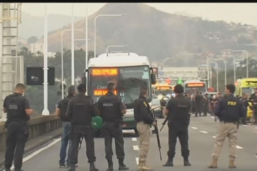 Sequestrador de ônibus no Rio é morto por atiradores de&nbsp;elite