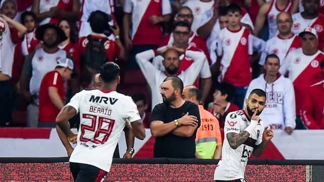 Flamengo se impõe, empata com Inter e está na semi da Libertadores após 35&nbsp;anos