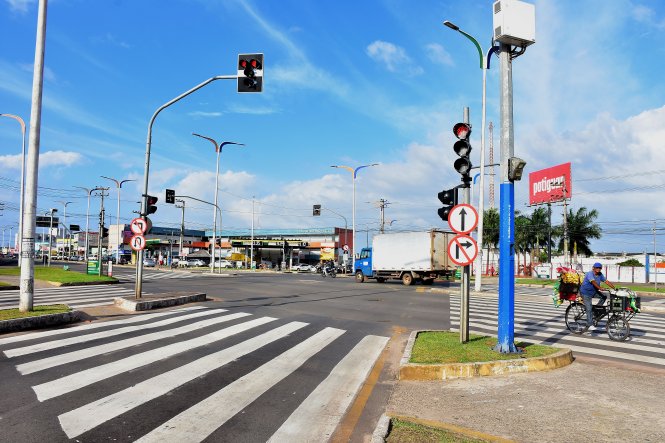 Prefeitura promove revitalização da sinalização horizontal em bairros e avenidas da&nbsp;cidade