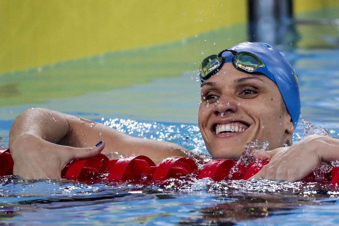 Estreante Carolina Santiago bate recorde e conquista ouro em Lima