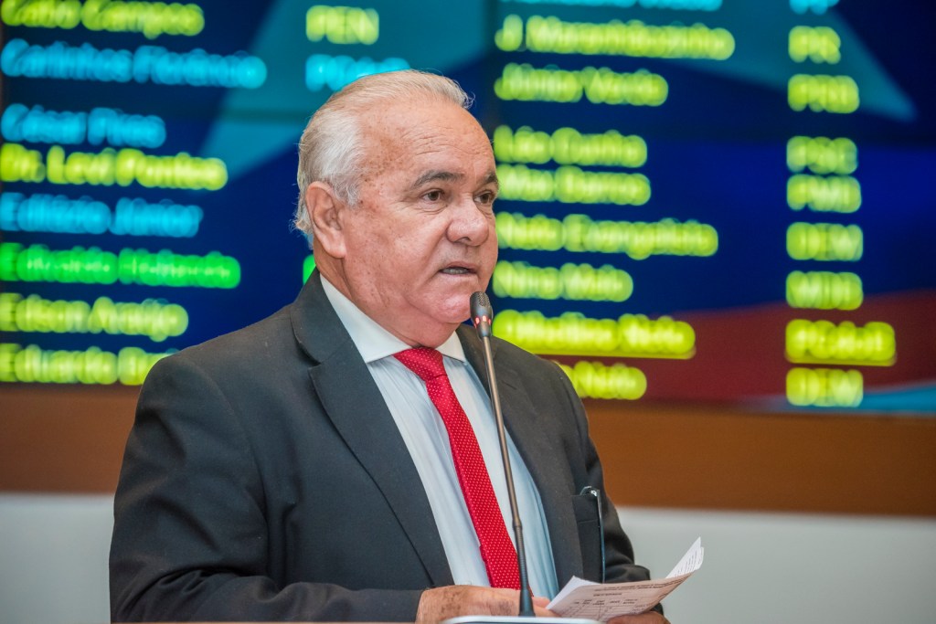 Edivaldo Holanda apresenta projeto que concede meia-entrada às doadoras de leite&nbsp;materno