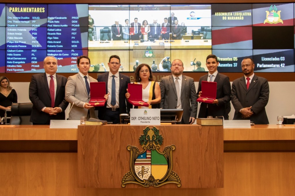 Alema homenageia ex-deputados vítimas de acidente aéreo com a Medalha Manuel&nbsp;Beckman