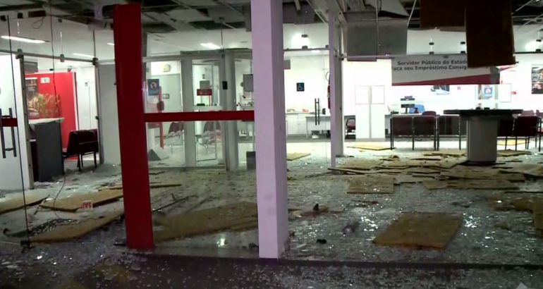 Criminosos arrombam e tentam explodir agência do Bradesco no São&nbsp;Francisco