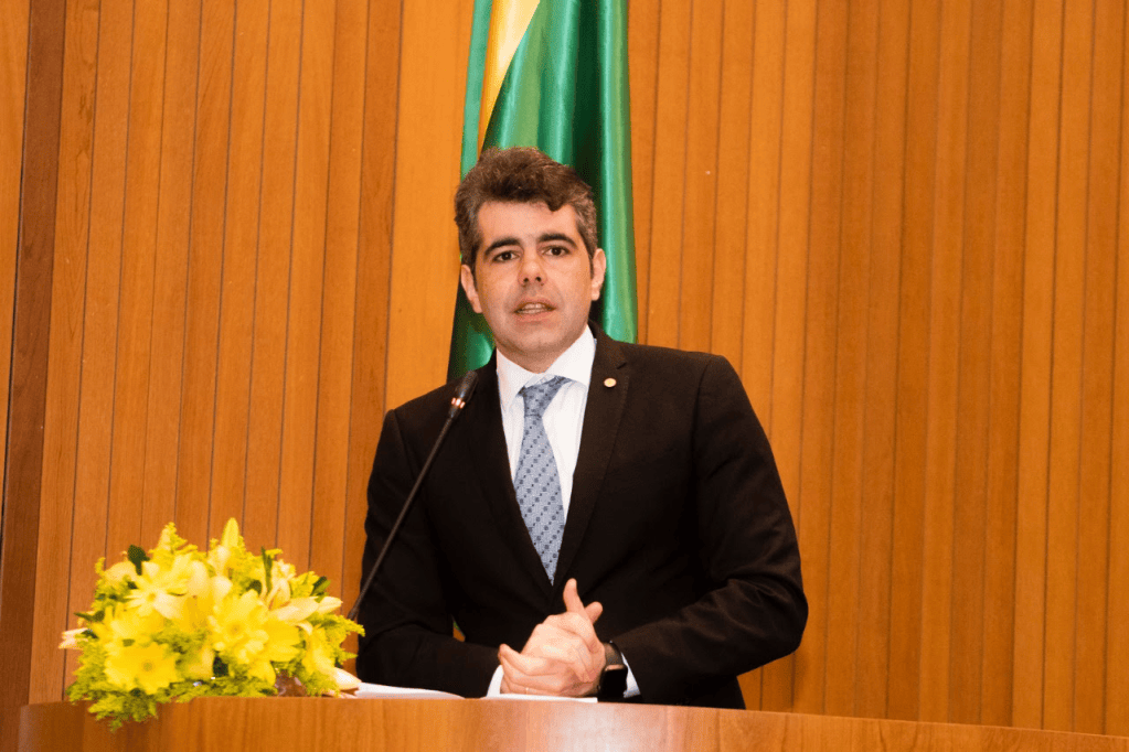 Deputado afirma que Estado extrapola limite de gastos com&nbsp;pessoal