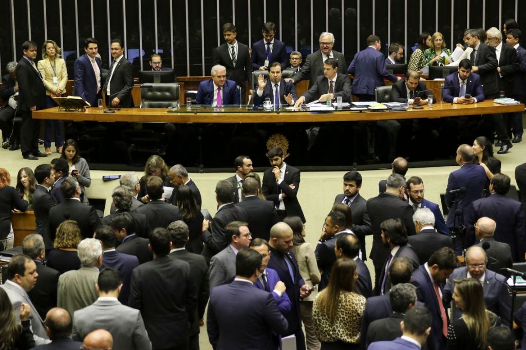 Câmara aprova texto-base da reforma da Previdência por 370 votos a&nbsp;124