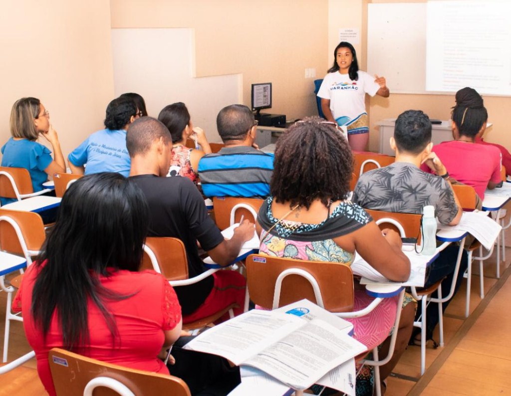 Moradores e comerciantes da Praia Grande participam de cursos profissionalizantes