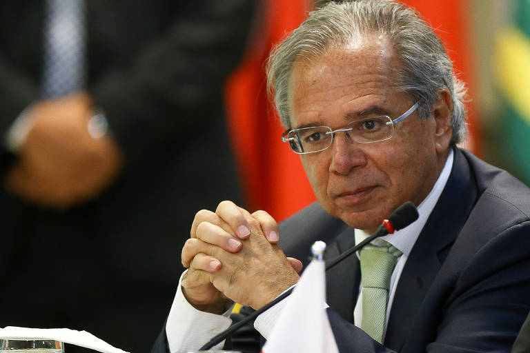 Governo tenta reduzir jornada e salário de&nbsp;servidores