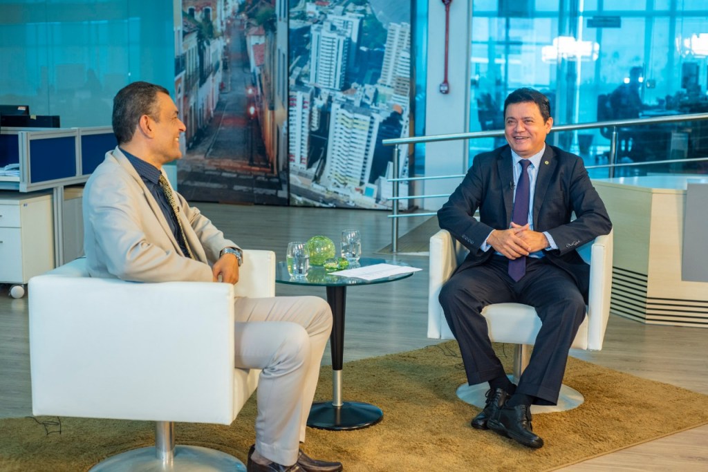 Em entrevista à TV Assembleia, deputado ressalta vitória de estudantes na Olimpíada de&nbsp;Matemática
