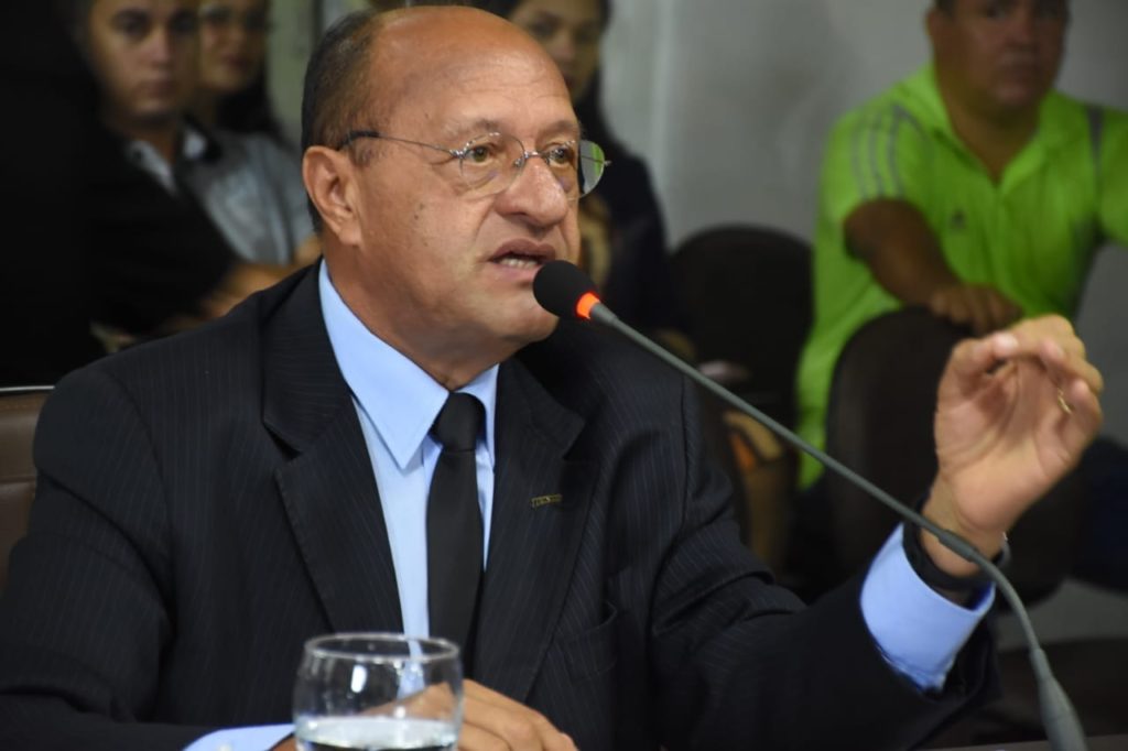 Vereador cobra aplicação das Leis que obrigam instalação de banheiros&nbsp;públicos