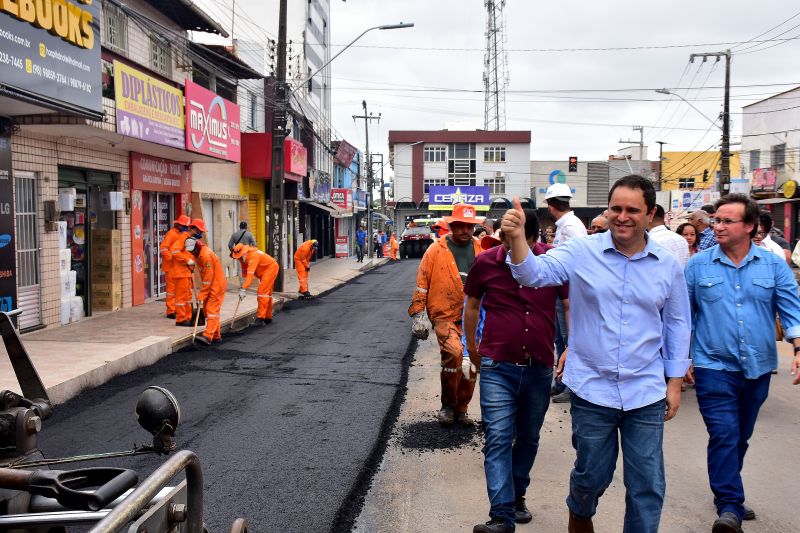 Prefeito Edivaldo amplia frentes de asfaltamento com pavimentação de ruas do&nbsp;Cohatrac
