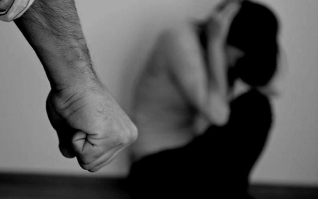 Mulher atacada a marteladas pelo marido morre em&nbsp;hospital