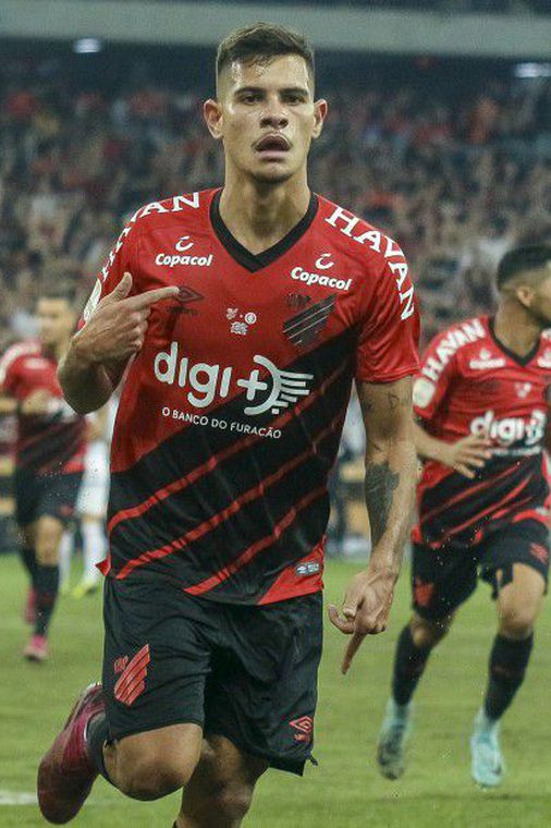 Athletico-PR vence o Internacional e se aproxima do título&nbsp;inédito