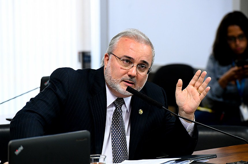 Avós poderão se afastar do trabalho por cinco dias por nascimento de&nbsp;neto