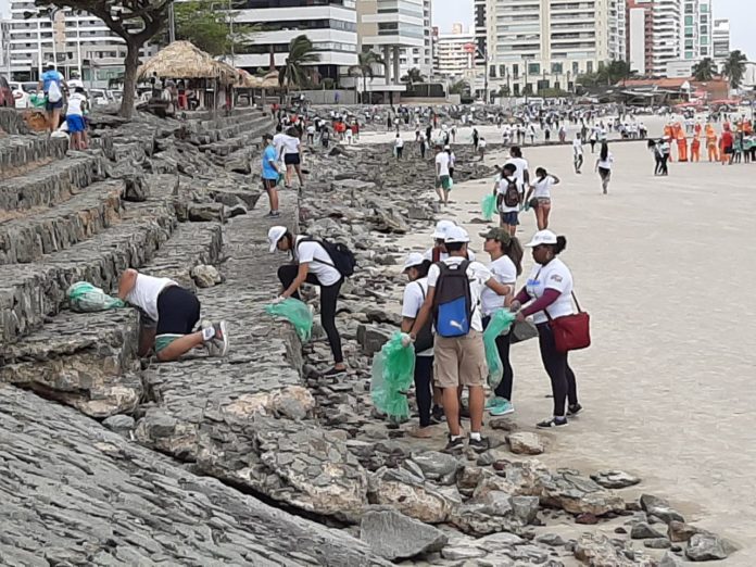 Em São Luís, centenas de pessoas se mobilizam no Dia Mundial da Limpeza de&nbsp;Praia