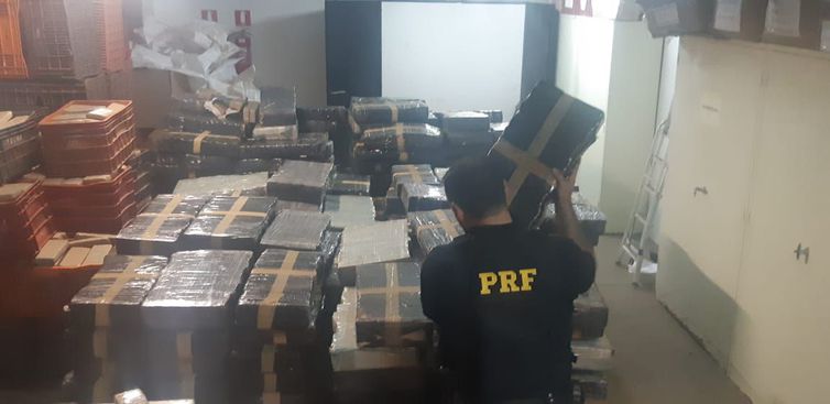 Mais de 4,6 toneladas de maconha são apreendidas pela PRF no&nbsp;Paraná