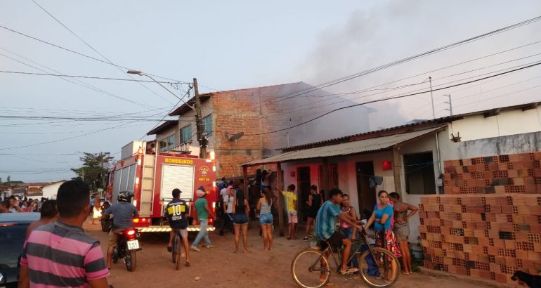 Residência pega fogo no bairro Parque&nbsp;Vitória
