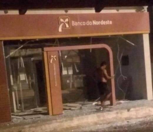 Bandidos explodem três bancos em Tutóia e causam terror na&nbsp;população