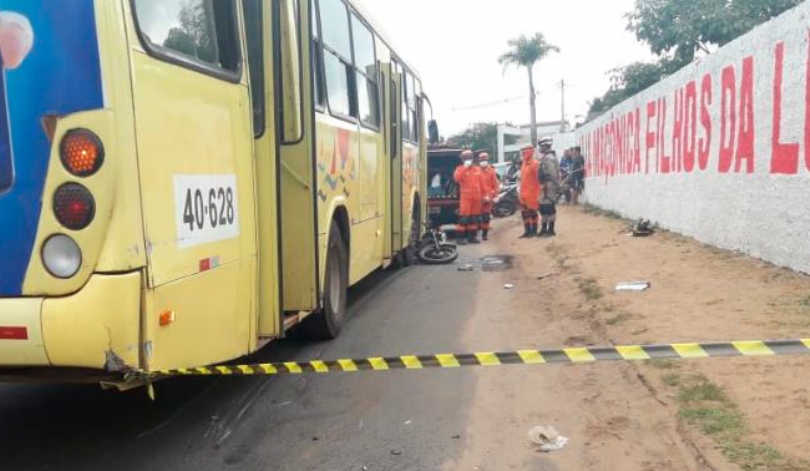 Motociclista morre atropelado por ônibus na Av. General Arthur&nbsp;Carvalho