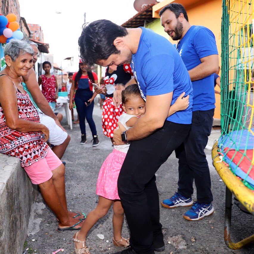 Deputado leva serviços de saúde e brinquedos para crianças de vários bairros de São Luís