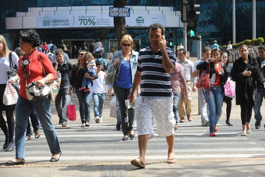 Taxa de desemprego no Brasil cai para 11,8%, revela&nbsp;IBGE