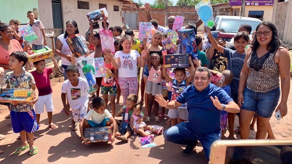 Vereador distribui brinquedos no Dia das Crianças em diversos bairros de São&nbsp;Luís