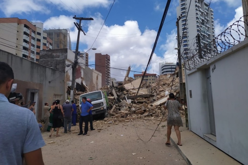 Prédio residencial desaba em&nbsp;Fortaleza