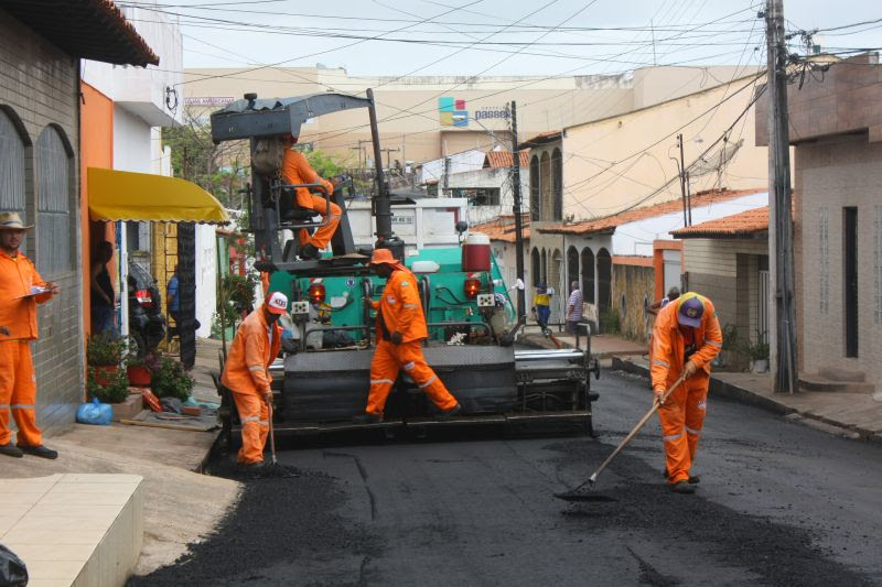 Prefeito Edivaldo conclui mais de 10 quilômetros de pavimentação em ruas e avenidas da região do&nbsp;Cohatrac