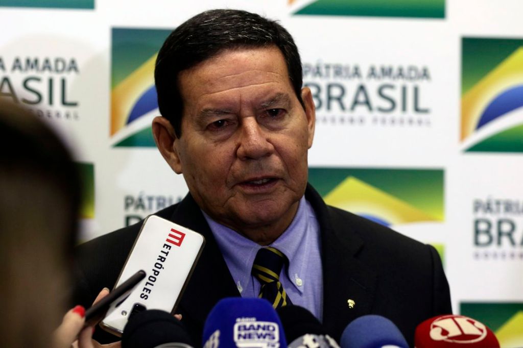 Mourão: Exército vai reforçar ações em praias atingidas por&nbsp;óleo