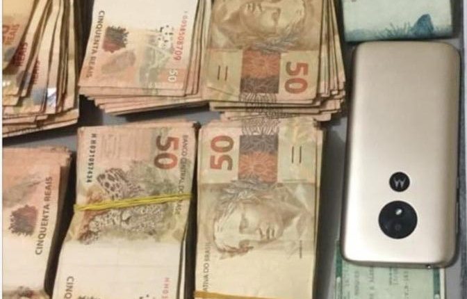 PMMA APREENDE MOCHILA CONTENDO DINHEIRO NA BARREIRA DE&nbsp;ESTIVA