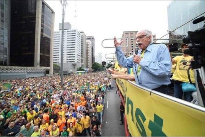 Manifestantes vão às ruas pedir prisão depois da condenação em 2ª&nbsp;instância