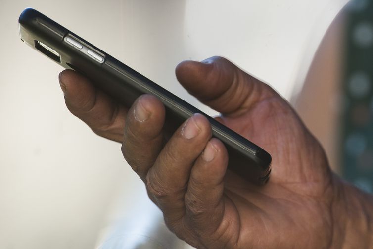 Anatel autoriza bloqueio de chamadas feitas por&nbsp;robôs
