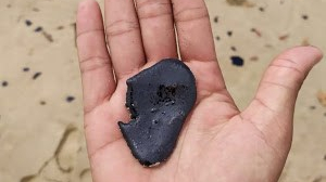 Manchas de óleo chegam às praias de&nbsp;Tutóia