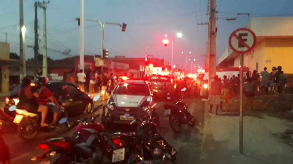 Policiais sofrem acidente após perseguir motociclista que furou&nbsp;blitz