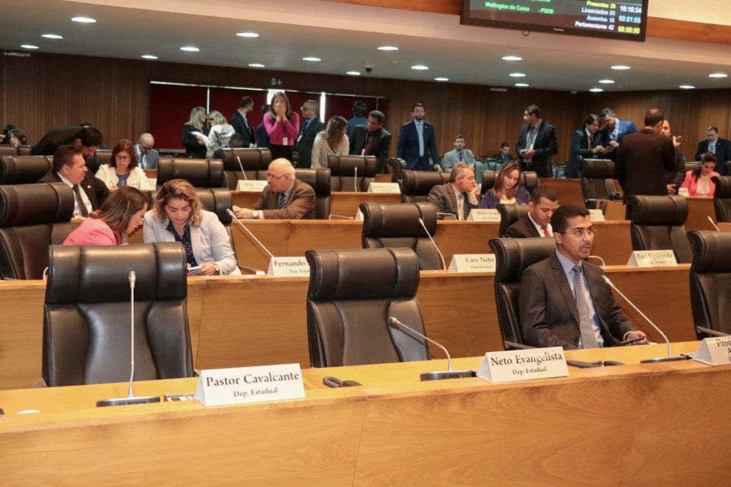 Aprovado projeto que garante reajuste salarial para professores da rede&nbsp;estadual