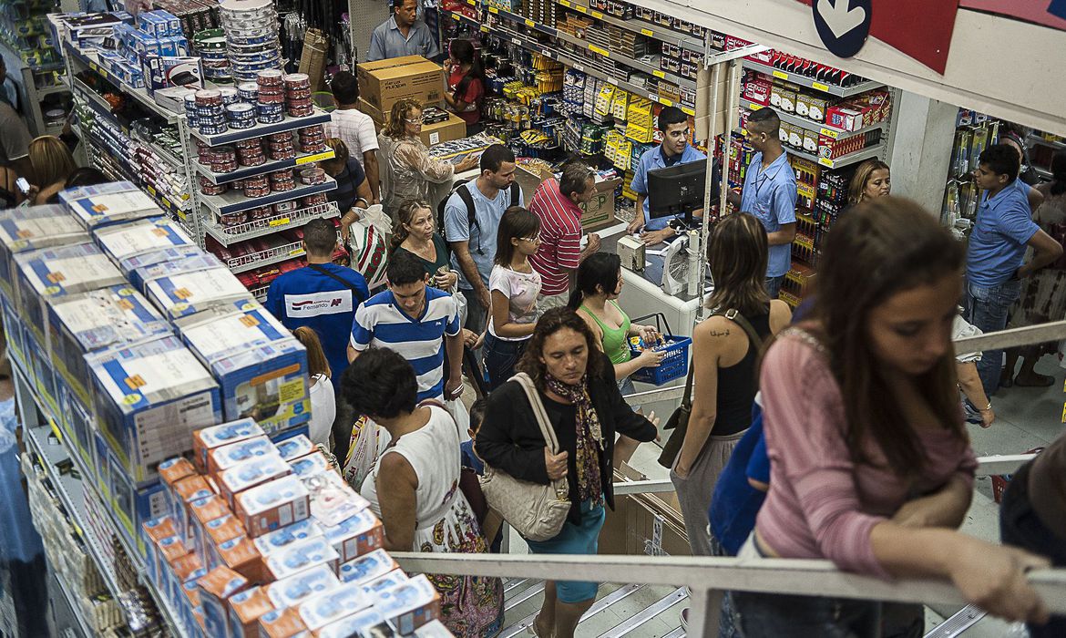 Consumo das Famílias ficou em 89,4 pontos em fevereiro